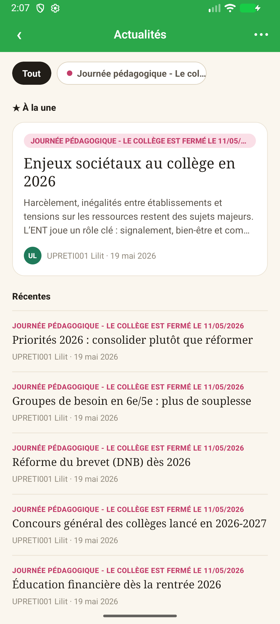 Fil d'actualités — à la une + récentes (données réelles)