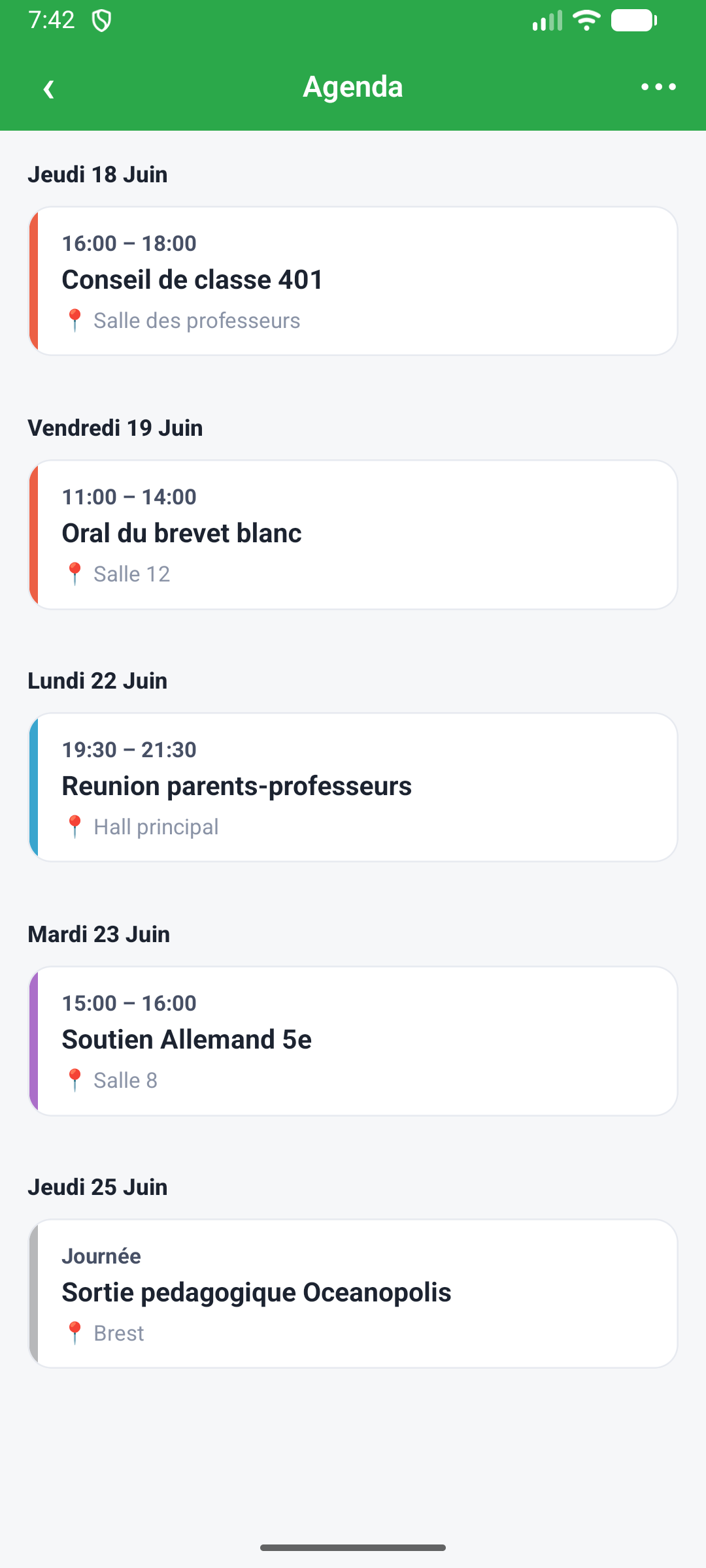 Événements à venir, regroupés par jour et colorés par calendrier (données réelles)